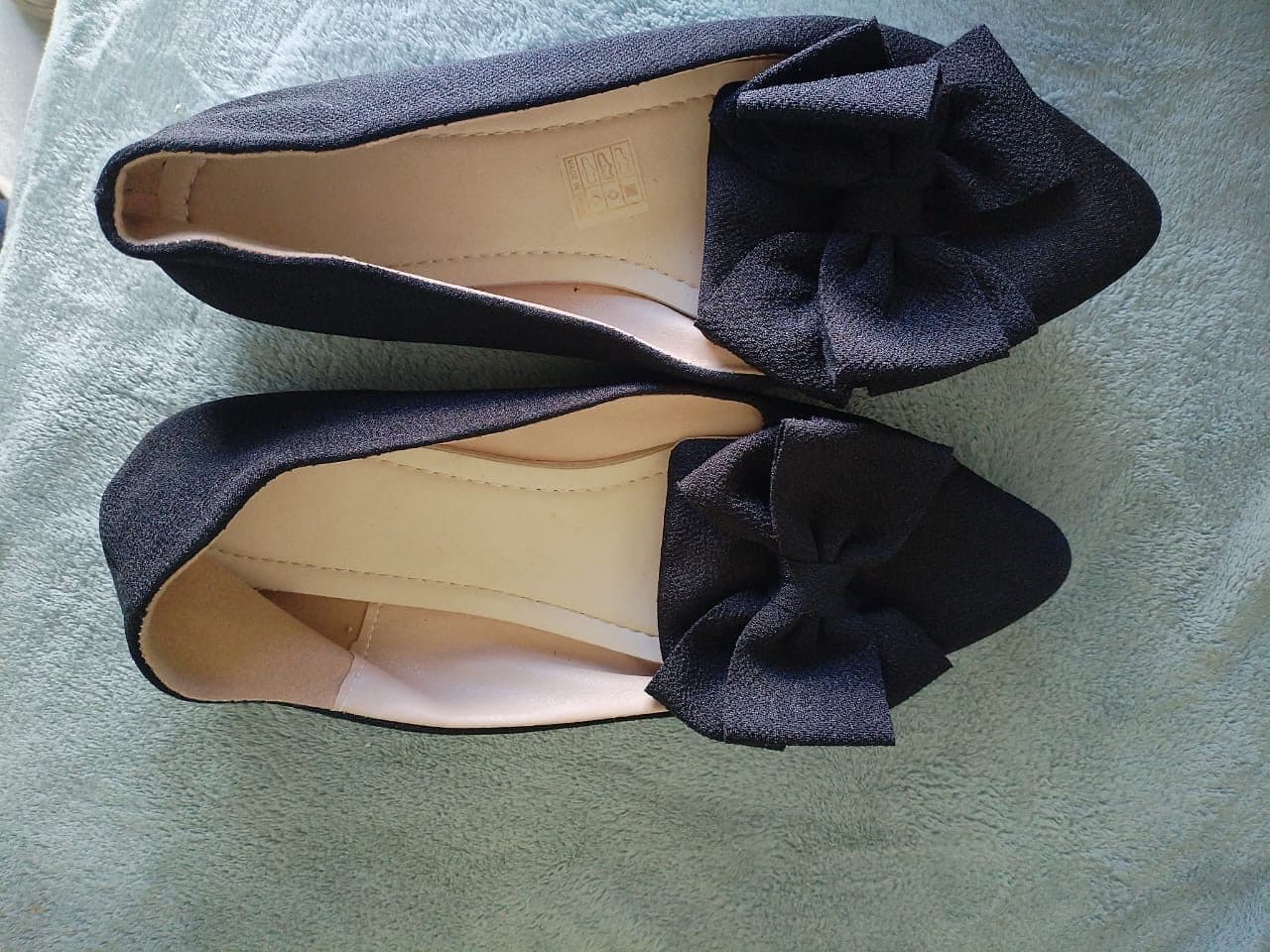Navy bow pointed-toe flat shoes